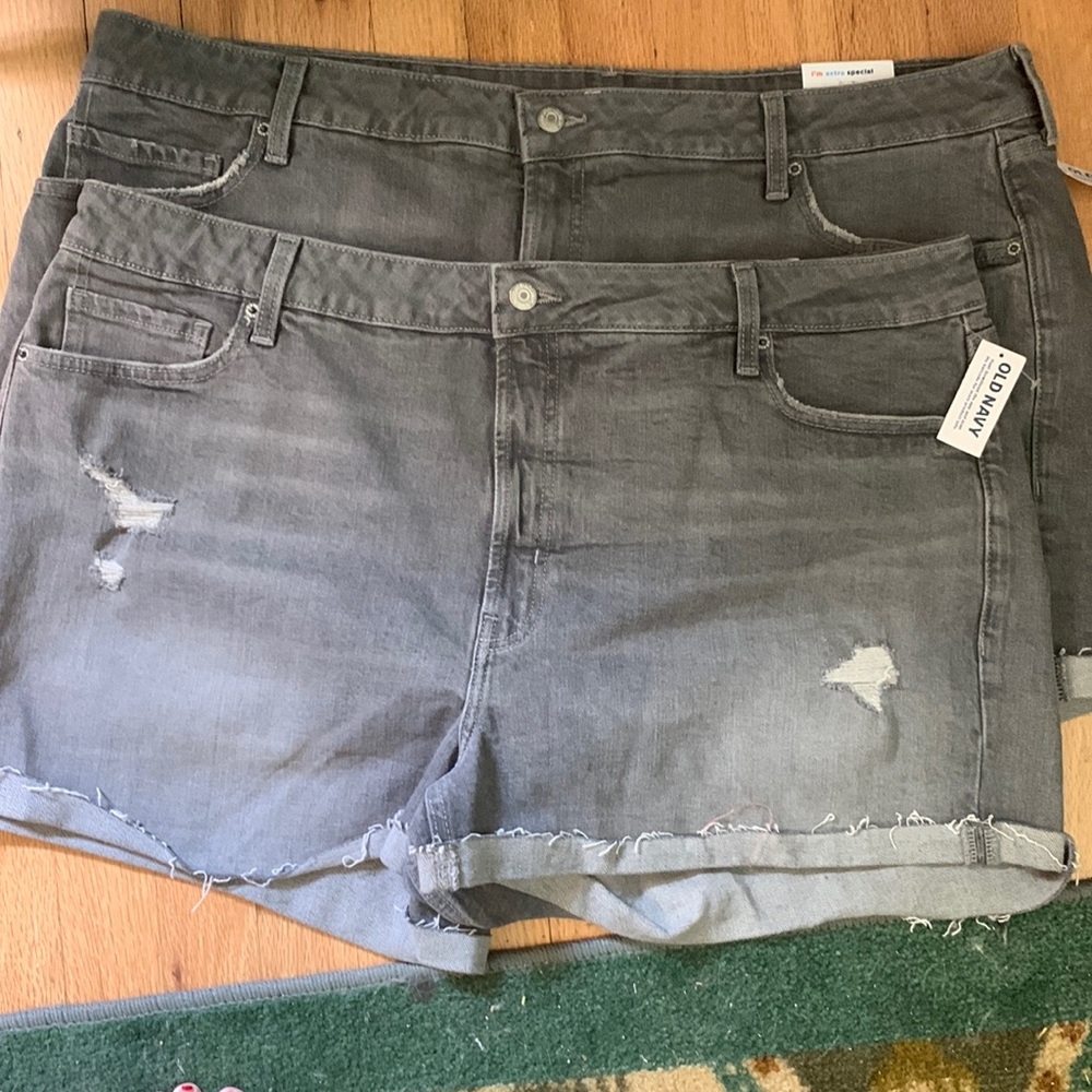 Light gray distressed denim shorts